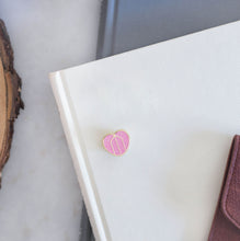 Load image into Gallery viewer, Army Hearts Enamel Pin
